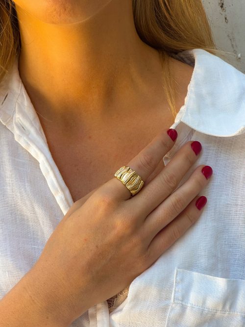 Anillo relieve gold