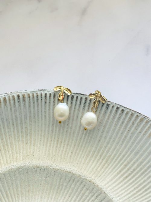 Aros hojas perla gold