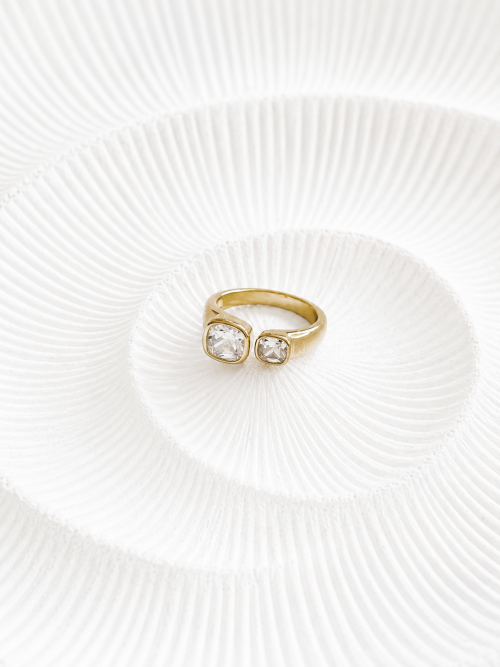 Anillo gold circón
