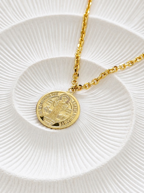 Collar san Benito eslabones gold